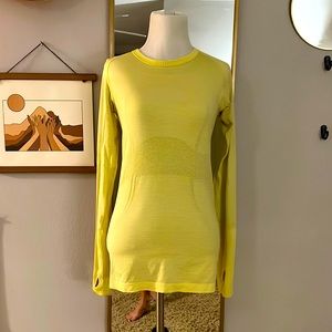 Lululemon workout top